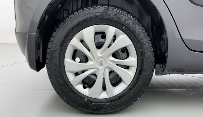 2017 Maruti Swift VXI D, Petrol, Manual, 30,435 km, Right Rear Wheel