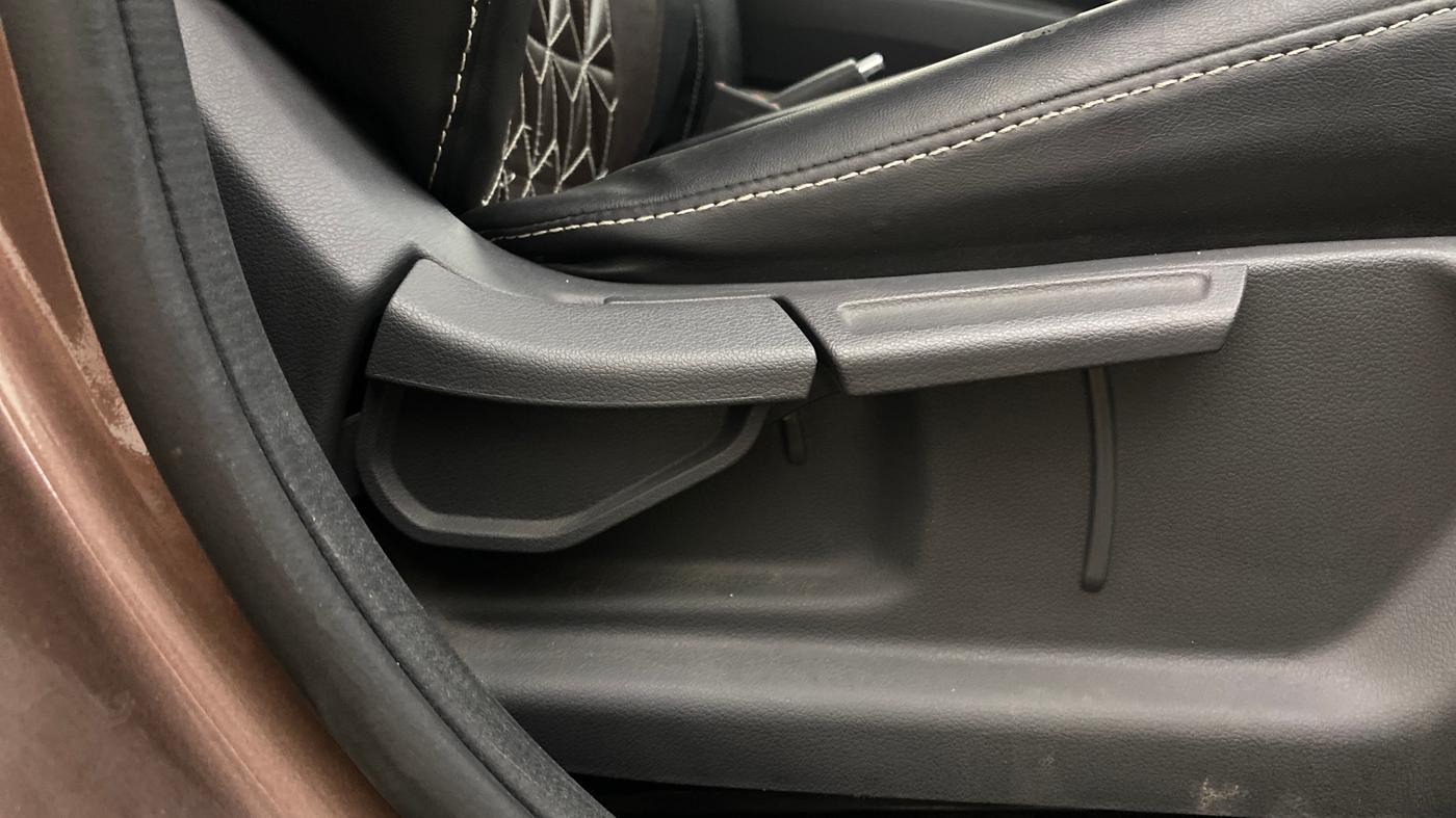2021 Hyundai AURA SX PLUS 1.2 AMT, Petrol, Automatic, 39,910 km, Driver Side Adjustment Panel