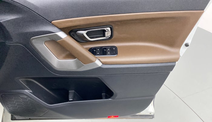 2021 Tata Harrier XZA + DUAL TONE, Diesel, Automatic, 11,498 km, Driver Side Door Panels Control