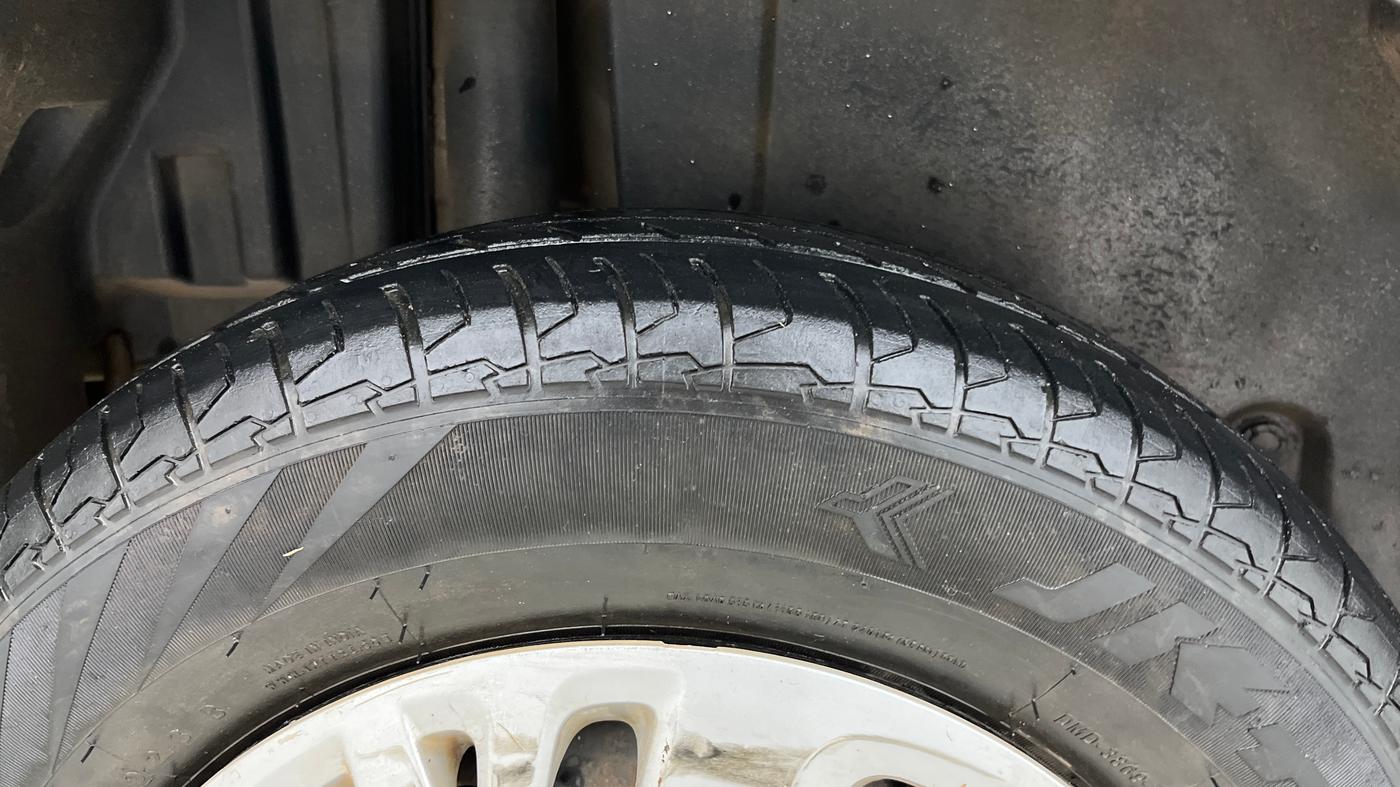 2016 Maruti Swift VXI O, Petrol, Manual, 61,848 km, Right Rear Tyre Tread