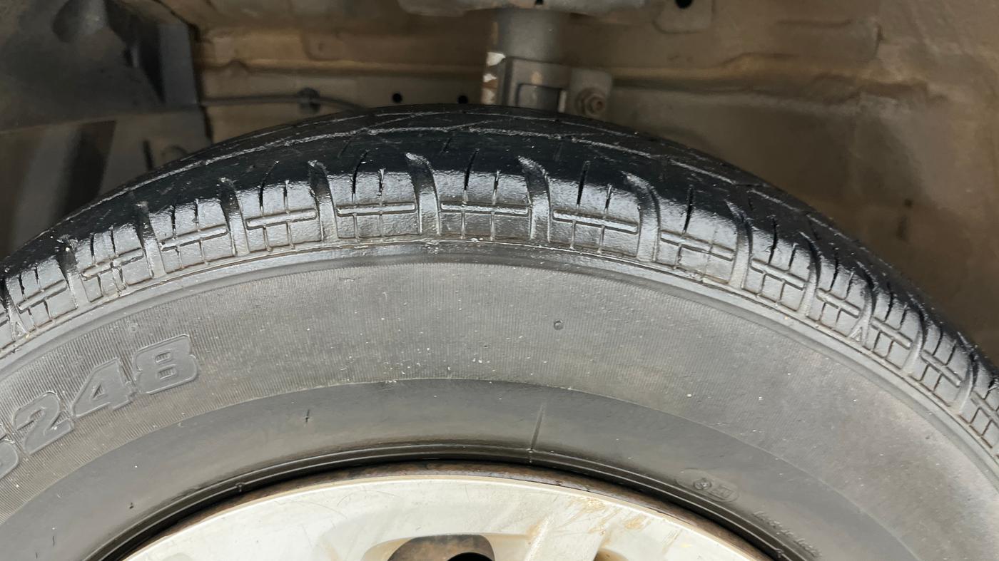 2016 Maruti Swift VXI O, Petrol, Manual, 61,848 km, Left Front Tyre Tread