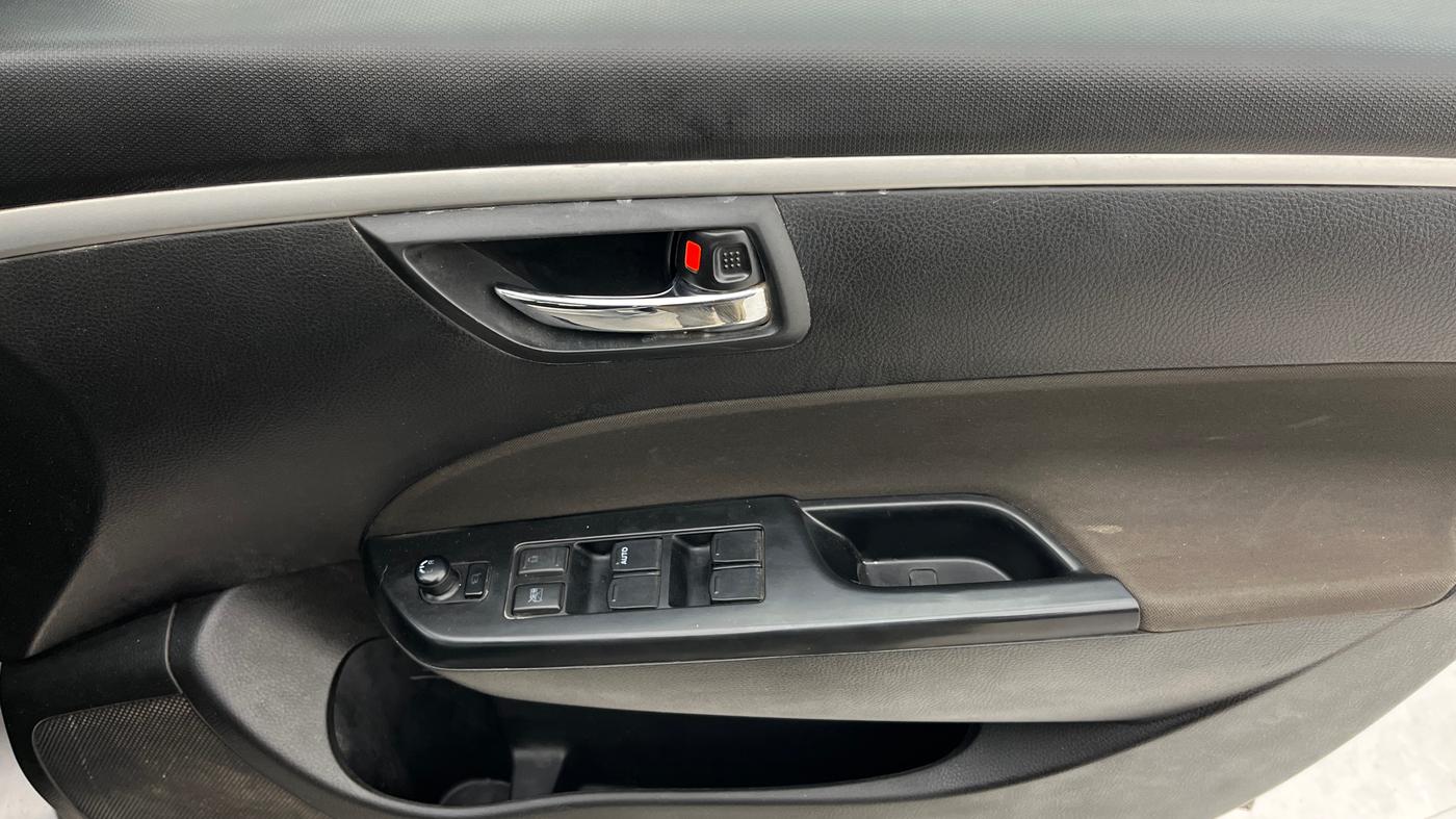 2016 Maruti Swift VXI O, Petrol, Manual, 61,848 km, Driver Side Door Panels Control