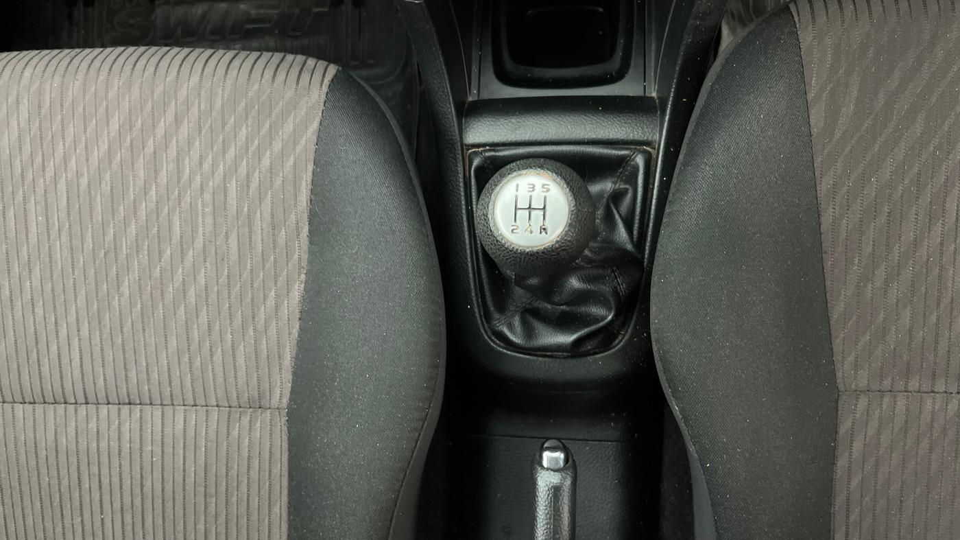 2016 Maruti Swift VXI O, Petrol, Manual, 61,848 km, Gear Lever