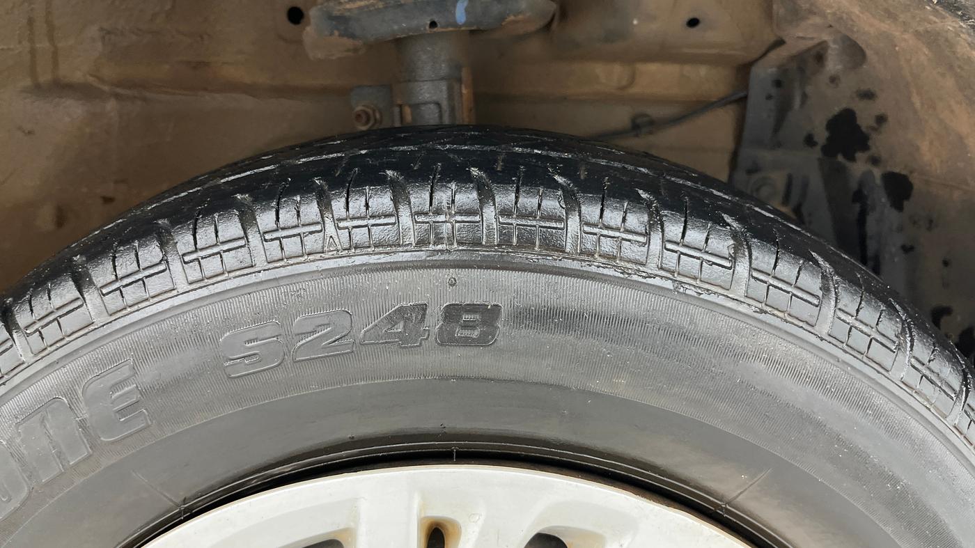 2016 Maruti Swift VXI O, Petrol, Manual, 61,848 km, Right Front Tyre Tread