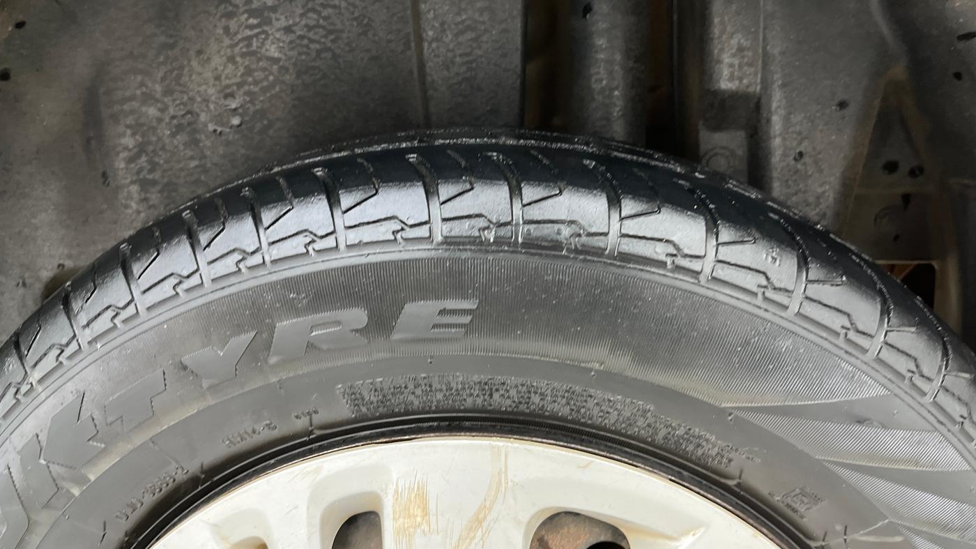 2016 Maruti Swift VXI O, Petrol, Manual, 61,848 km, Left Rear Tyre Tread