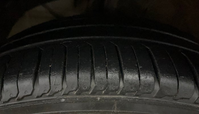 2023 Maruti Swift ZXI, Petrol, Manual, 30,782 km, Left Front Tyre Tread