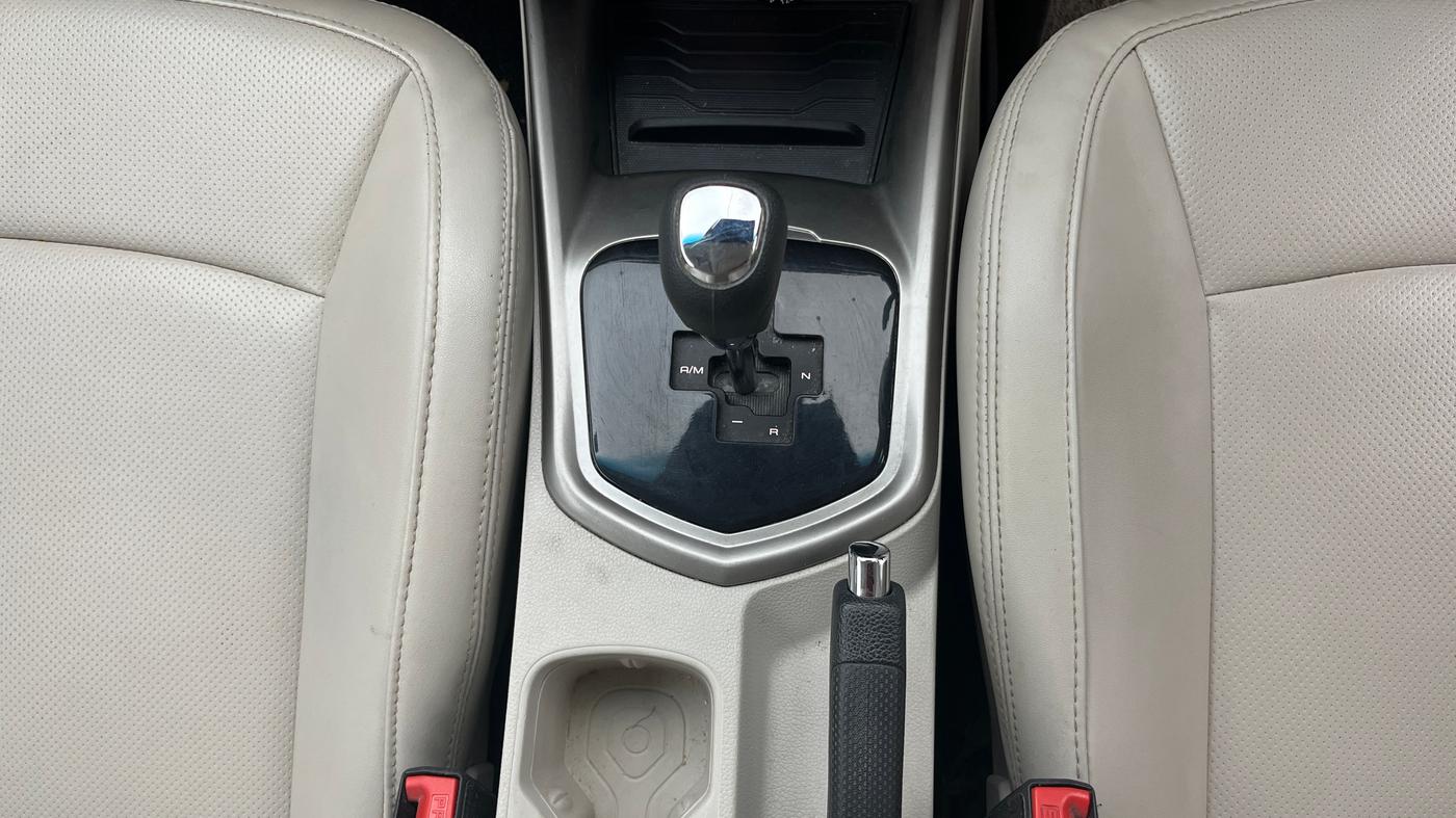 2022 Mahindra XUV300 W8 (O) 1.5 DIESEL AMT, Diesel, Automatic, 71,615 km, Gear Lever