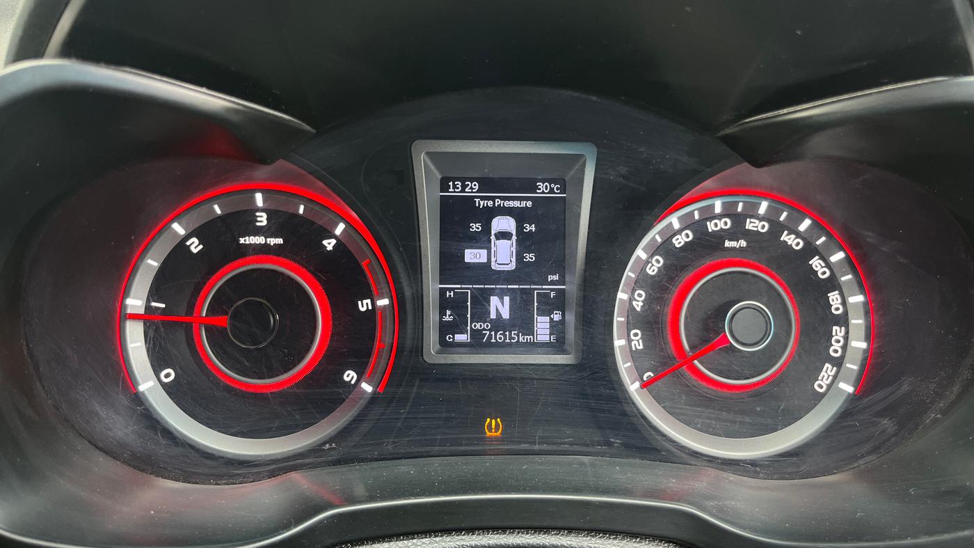 2022 Mahindra XUV300 W8 (O) 1.5 DIESEL AMT, Diesel, Automatic, 71,615 km, Odometer Image