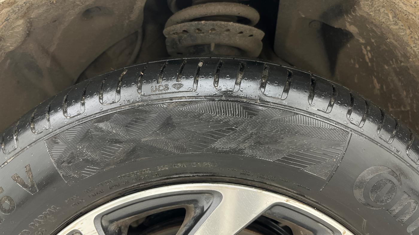 2022 Mahindra XUV300 W8 (O) 1.5 DIESEL AMT, Diesel, Automatic, 71,615 km, Left Front Tyre Tread