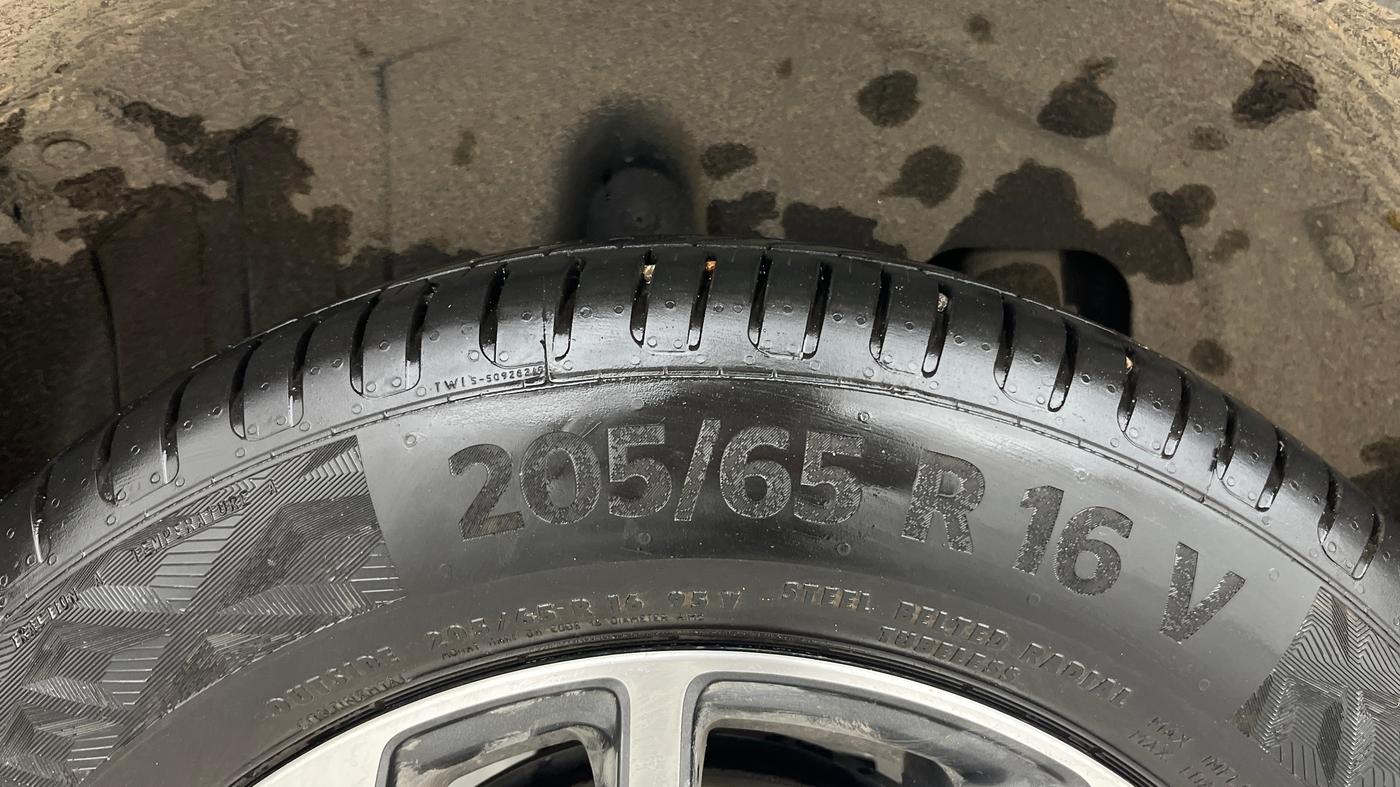 2022 Mahindra XUV300 W8 (O) 1.5 DIESEL AMT, Diesel, Automatic, 71,615 km, Right Rear Tyre Tread