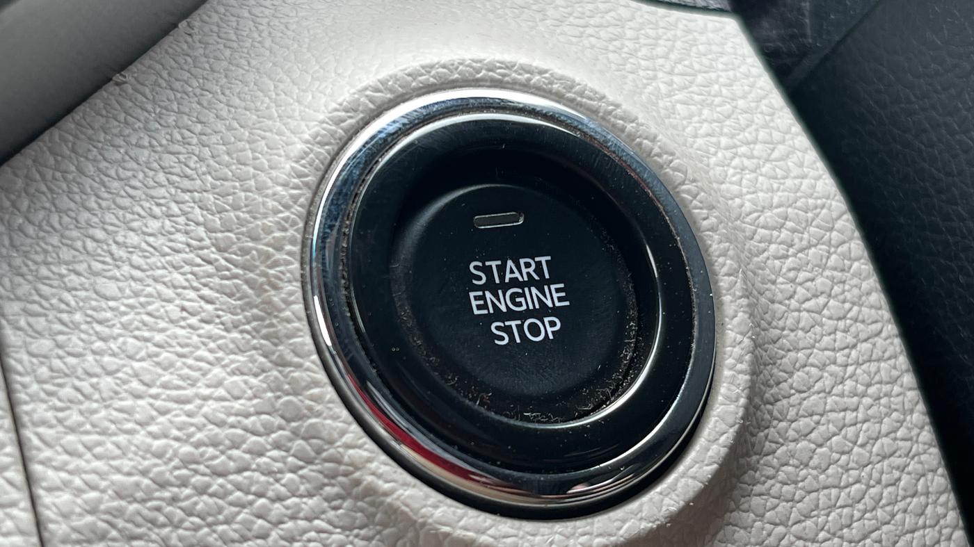 2022 Mahindra XUV300 W8 (O) 1.5 DIESEL AMT, Diesel, Automatic, 71,615 km, Keyless Start/ Stop Button