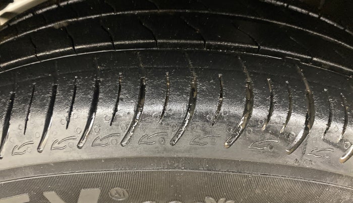 2016 Maruti Baleno DELTA PETROL 1.2, Petrol, Manual, 99,271 km, Left Front Tyre Tread