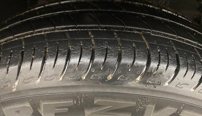 2016 Maruti Baleno DELTA PETROL 1.2, Petrol, Manual, 99,271 km, Right Front Tyre Tread