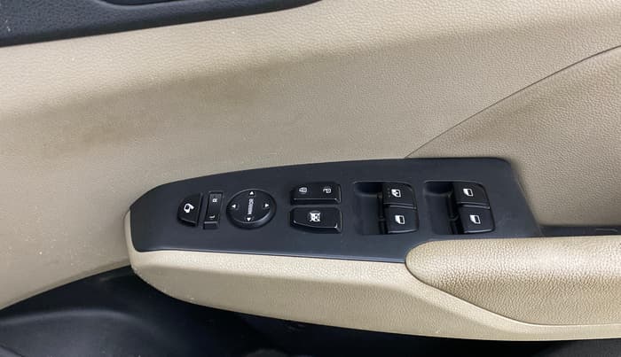 2018 Hyundai Verna 1.6 VTVT SX (O) AT, Petrol, Automatic, 16,665 km, Driver Side Door Panels Control