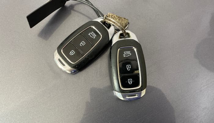 2018 Hyundai Verna 1.6 VTVT SX (O) AT, Petrol, Automatic, 16,665 km, Key Close Up