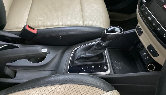 2018 Hyundai Verna 1.6 VTVT SX (O) AT, Petrol, Automatic, 16,665 km, Gear Lever