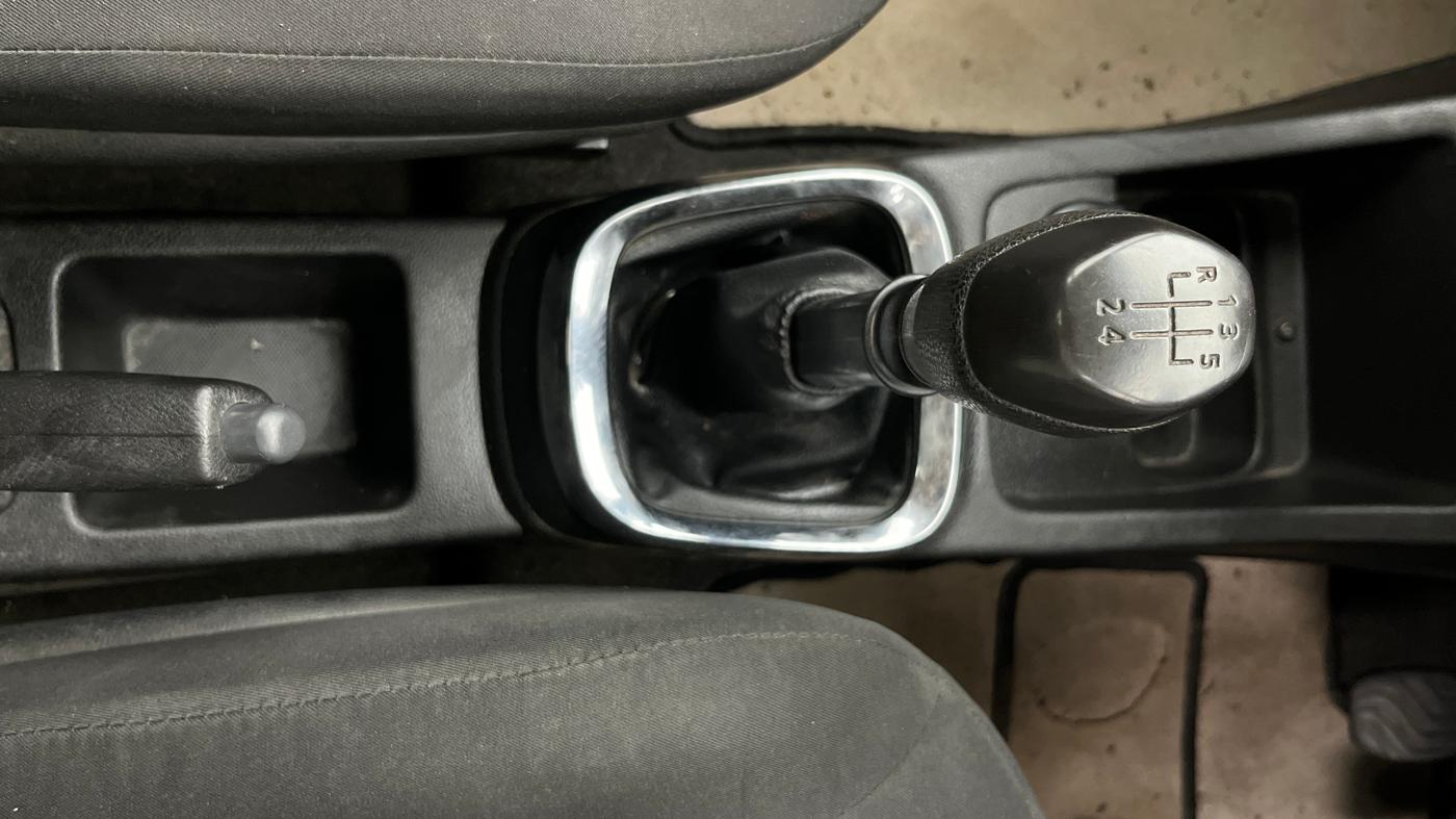 2017 Renault Kwid RXT 0.8, Petrol, Manual, 48,300 km, Gear Lever