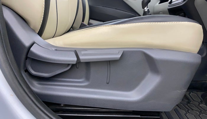 2020 Hyundai GRAND I10 NIOS SPORTZ 1.2 KAPPA VTVT, Petrol, Manual, 34,573 km, Driver Side Adjustment Panel