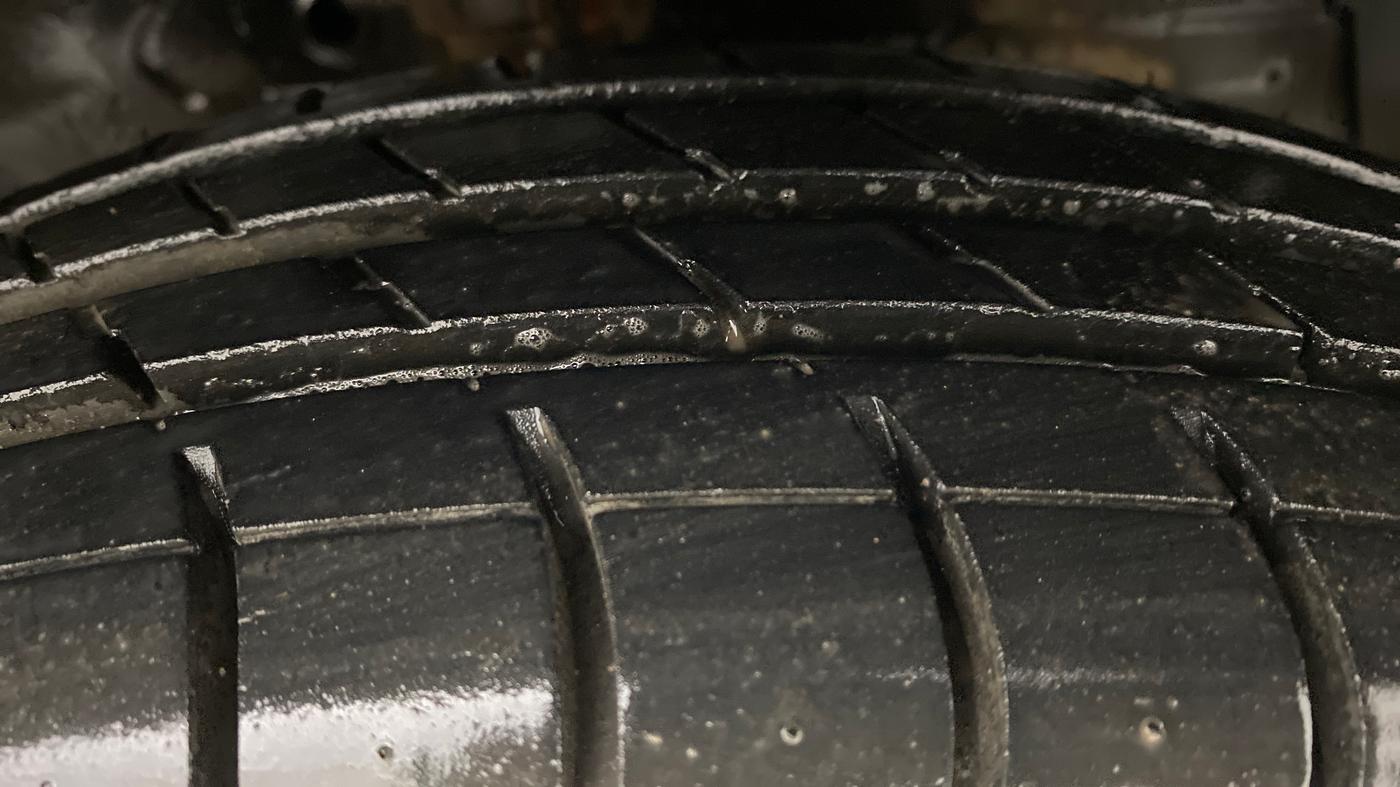 2014 Maruti Swift Dzire VXI, Petrol, Manual, 69,728 km, Right Front Tyre Tread