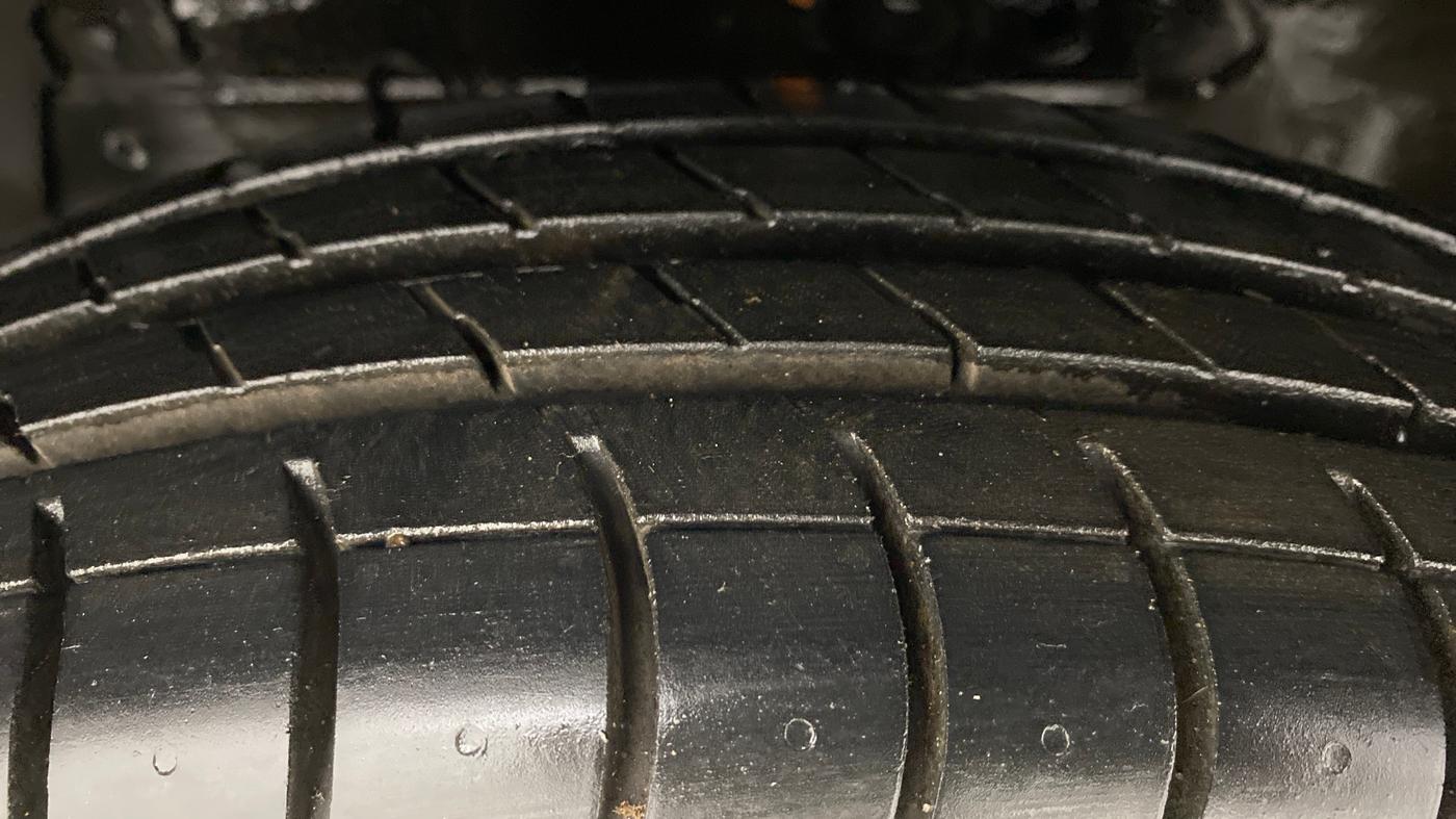 2014 Maruti Swift Dzire VXI, Petrol, Manual, 69,728 km, Left Front Tyre Tread