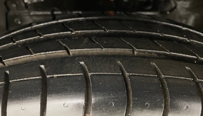 2014 Maruti Swift Dzire VXI, Petrol, Manual, 69,728 km, Left Front Tyre Tread