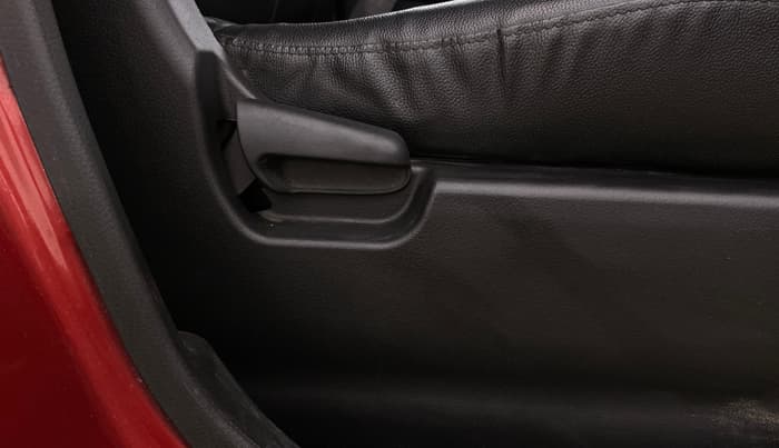 2015 Maruti Wagon R 1.0 LXI CNG, CNG, Manual, 65,672 km, Driver Side Adjustment Panel