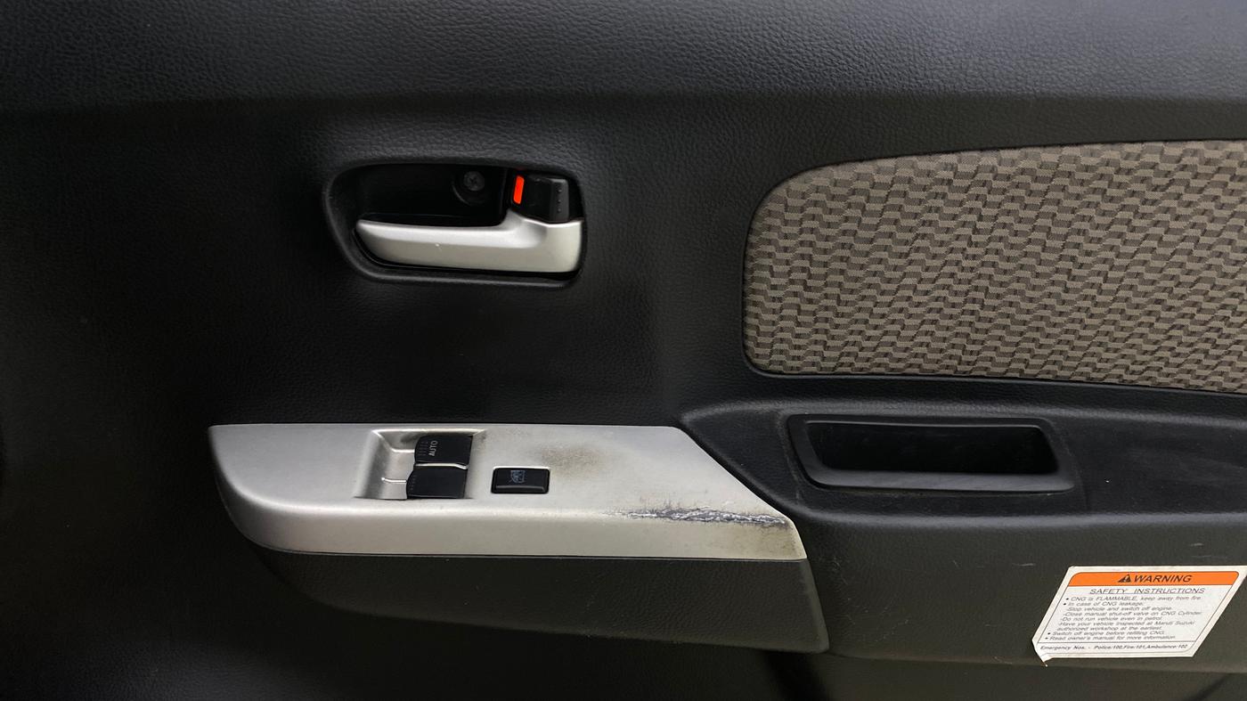 2015 Maruti Wagon R 1.0 LXI CNG, CNG, Manual, 65,672 km, Driver Side Door Panels Control