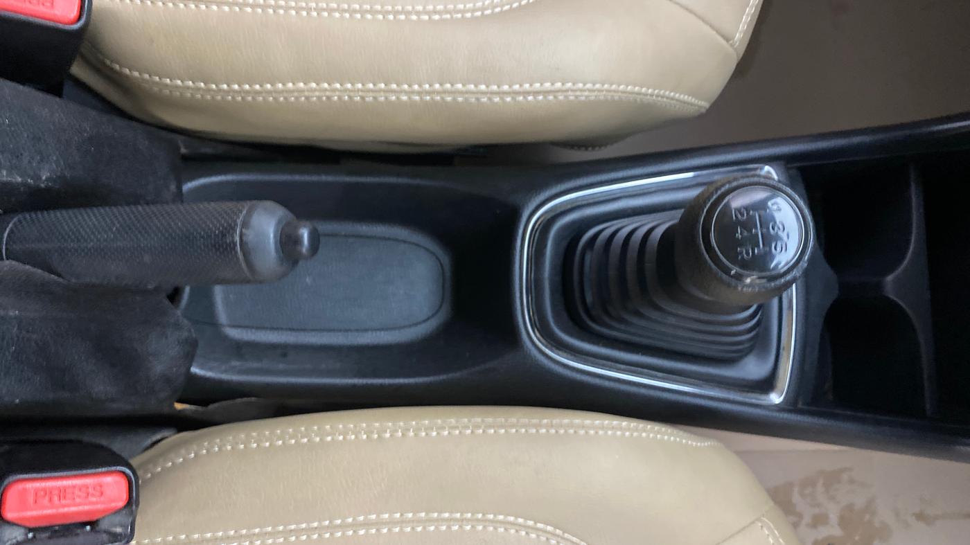 2020 Honda Amaze 1.2L I-VTEC E, CNG, Manual, 40,911 km, Gear Lever