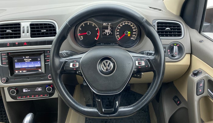 2016 Volkswagen Vento HIGHLINE PLUS 1.2 AT 16 ALLOY, Petrol, Automatic, 55,660 km, Steering Wheel Close Up