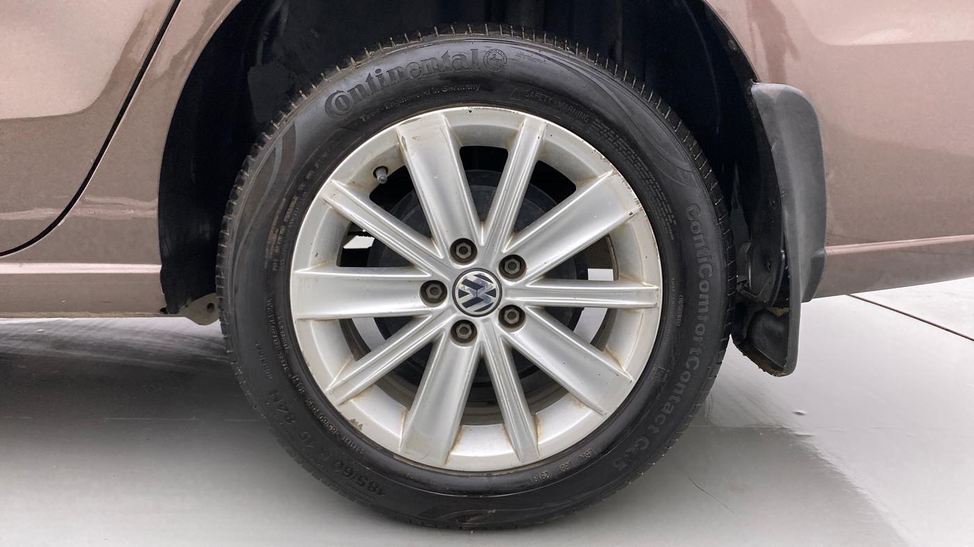 2016 Volkswagen Vento HIGHLINE PLUS 1.2 AT 16 ALLOY, Petrol, Automatic, 55,660 km, Left Rear Wheel