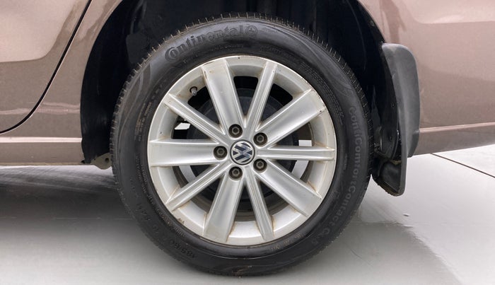 2016 Volkswagen Vento HIGHLINE PLUS 1.2 AT 16 ALLOY, Petrol, Automatic, 55,660 km, Left Rear Wheel