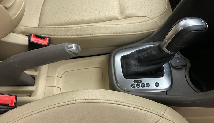 2016 Volkswagen Vento HIGHLINE PLUS 1.2 AT 16 ALLOY, Petrol, Automatic, 55,660 km, Gear Lever