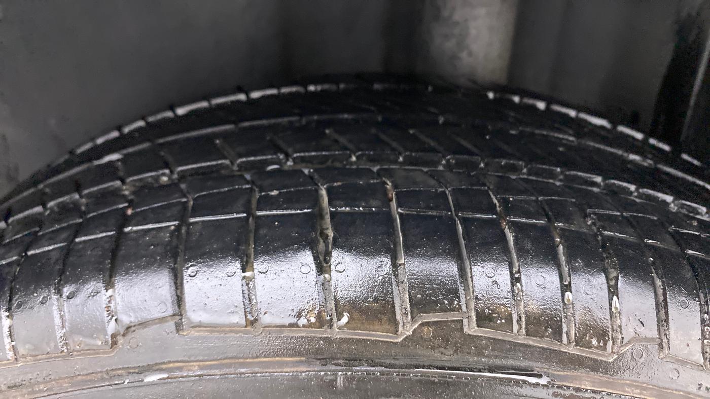 2016 Volkswagen Vento HIGHLINE PLUS 1.2 AT 16 ALLOY, Petrol, Automatic, 55,660 km, Left Rear Tyre Tread
