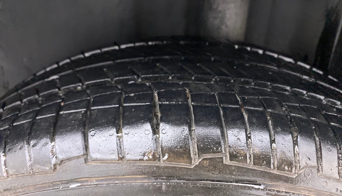 2016 Volkswagen Vento HIGHLINE PLUS 1.2 AT 16 ALLOY, Petrol, Automatic, 55,660 km, Left Rear Tyre Tread