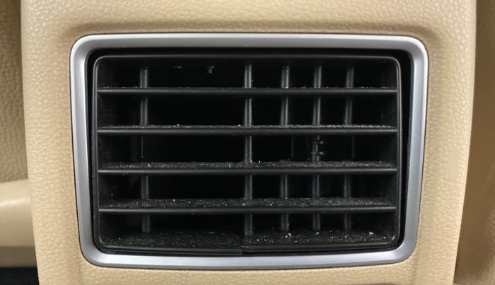 2016 Volkswagen Vento HIGHLINE PLUS 1.2 AT 16 ALLOY, Petrol, Automatic, 55,660 km, Rear AC Vents