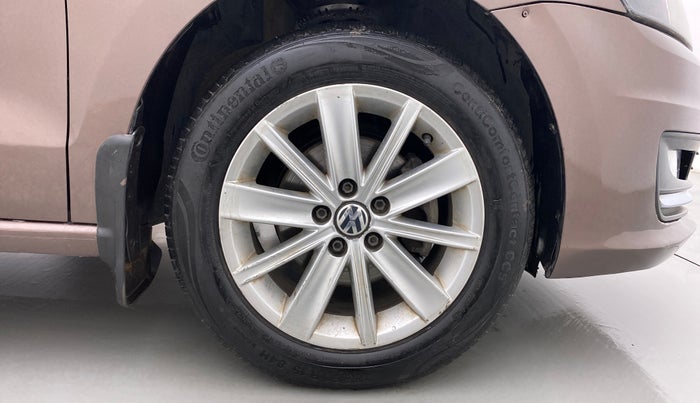 2016 Volkswagen Vento HIGHLINE PLUS 1.2 AT 16 ALLOY, Petrol, Automatic, 55,660 km, Right Front Wheel