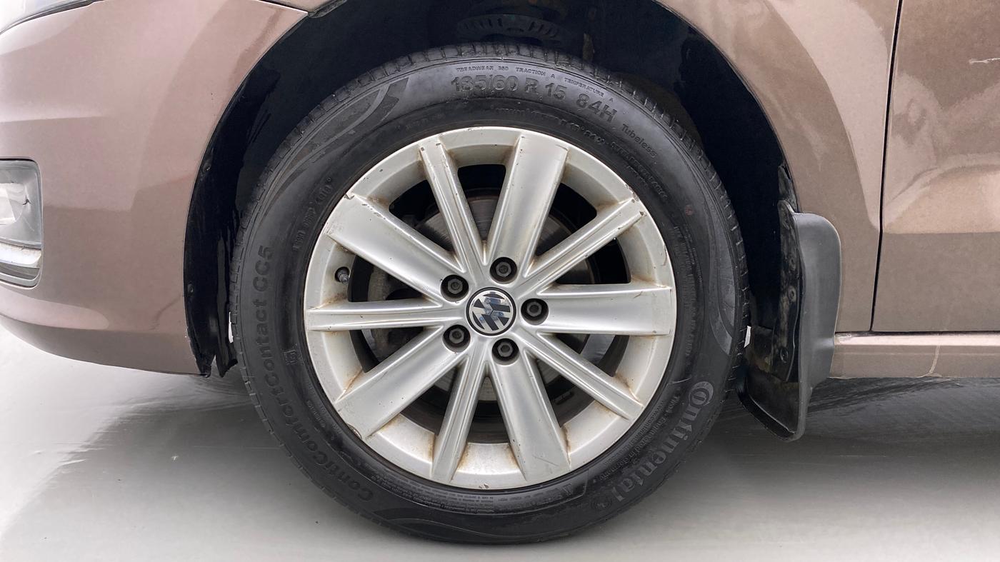 2016 Volkswagen Vento HIGHLINE PLUS 1.2 AT 16 ALLOY, Petrol, Automatic, 55,660 km, Left Front Wheel