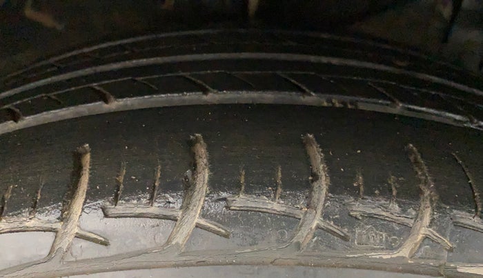2019 Maruti Ciaz DELTA AT 1.5 SHVS PETROL, Petrol, Automatic, 55,076 km, Right Front Tyre Tread