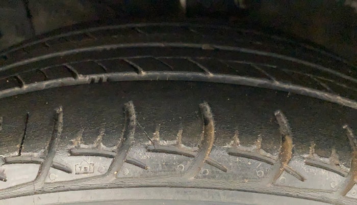 2019 Maruti Ciaz DELTA AT 1.5 SHVS PETROL, Petrol, Automatic, 55,076 km, Left Front Tyre Tread
