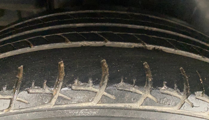 2019 Maruti Ciaz DELTA AT 1.5 SHVS PETROL, Petrol, Automatic, 55,076 km, Right Rear Tyre Tread