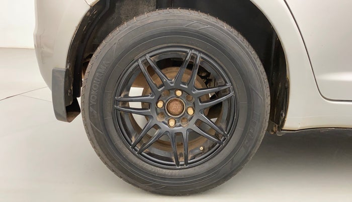 2010 Maruti Swift VXI, Petrol, Manual, 77,112 km, Right Rear Wheel