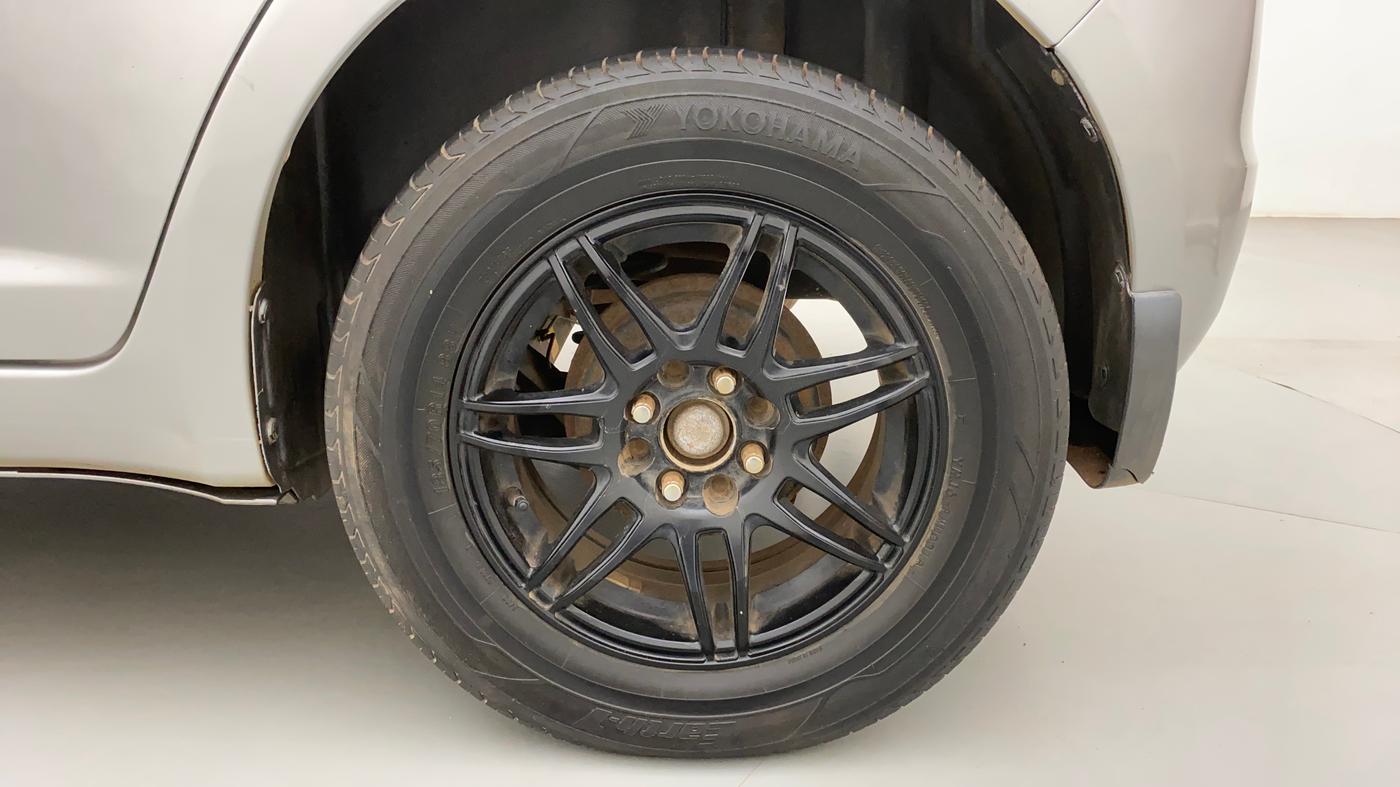 2010 Maruti Swift VXI, Petrol, Manual, 77,112 km, Left Rear Wheel