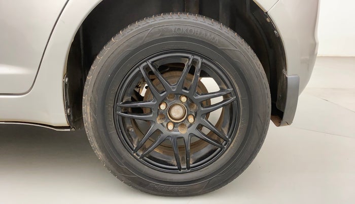 2010 Maruti Swift VXI, Petrol, Manual, 77,112 km, Left Rear Wheel