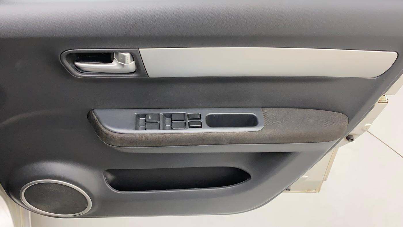 2010 Maruti Swift VXI, Petrol, Manual, 77,112 km, Driver Side Door Panels Control
