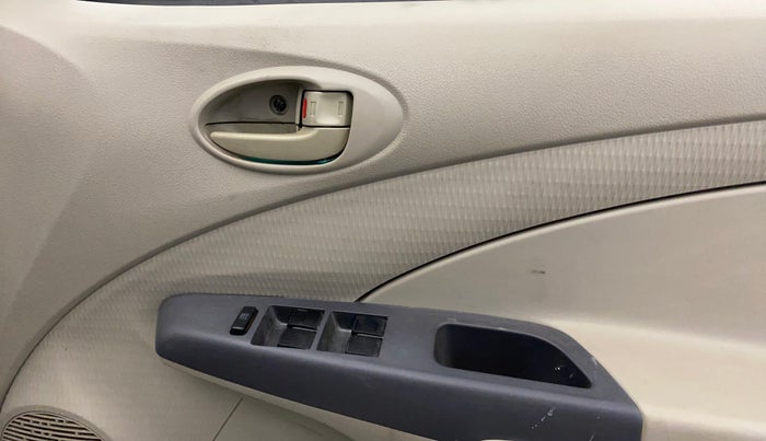 2014 Toyota Etios G, Petrol, Manual, 59,366 km, Driver Side Door Panels Control