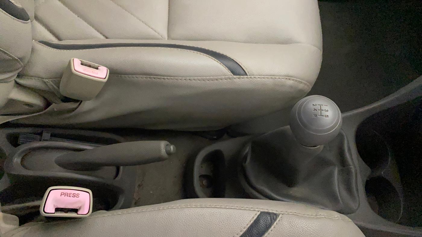 2014 Toyota Etios G, Petrol, Manual, 59,548 km, Gear Lever