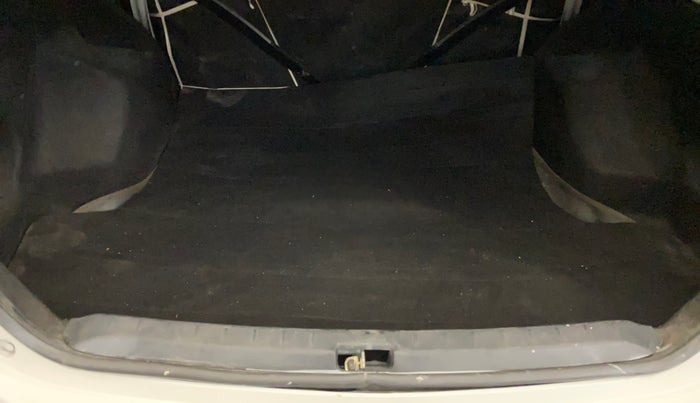 2014 Toyota Etios G, Petrol, Manual, 59,366 km, Boot Inside