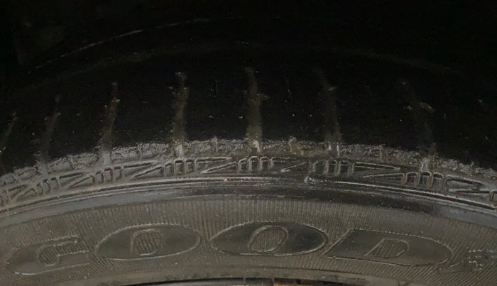 2014 Toyota Etios G, Petrol, Manual, 59,366 km, Left Front Tyre Tread