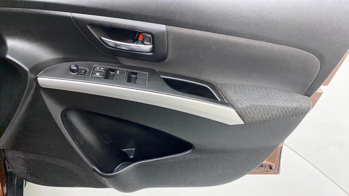 2016 Maruti S Cross ZETA 1.3, Diesel, Manual, 41,950 km, Driver Side Door Panels Control