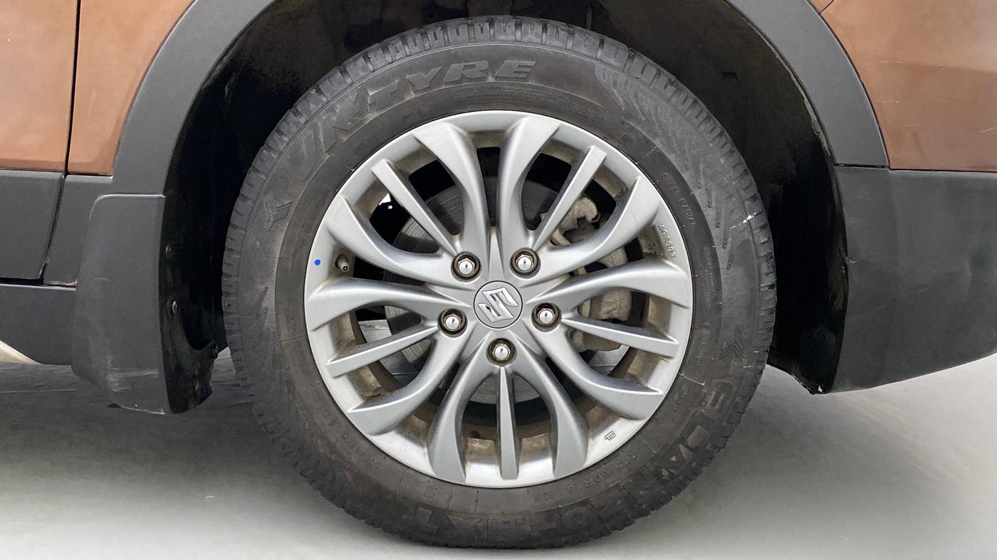 2016 Maruti S Cross ZETA 1.3, Diesel, Manual, 41,950 km, Right Front Wheel